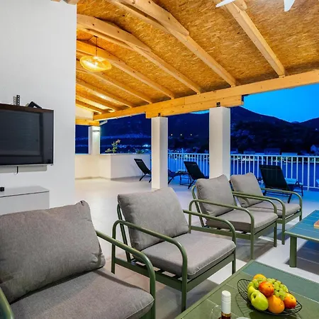 In With Harbor View Holiday home