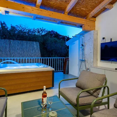 In With Harbor View Holiday home Rogotin
