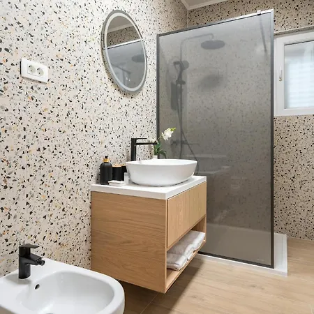 Holiday home In With Harbor View Rogotin