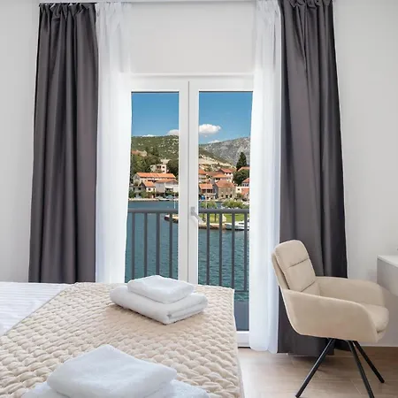 In With Harbor View Holiday home *
