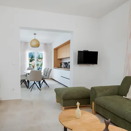 In With Harbor View Holiday home
