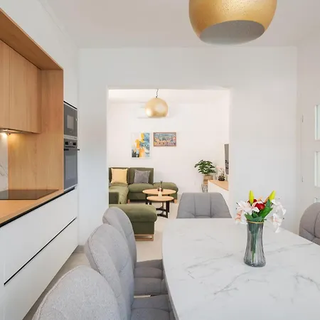 In With Harbor View Holiday home *